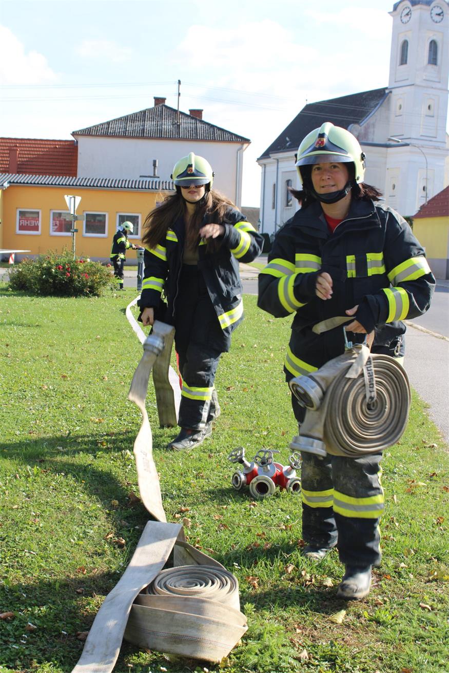 Rettung aus dem zweiten Stock des Marianum-Gebäudes in Steinberg