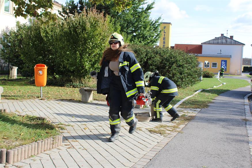 Rettung aus dem zweiten Stock des Marianum-Gebäudes in Steinberg