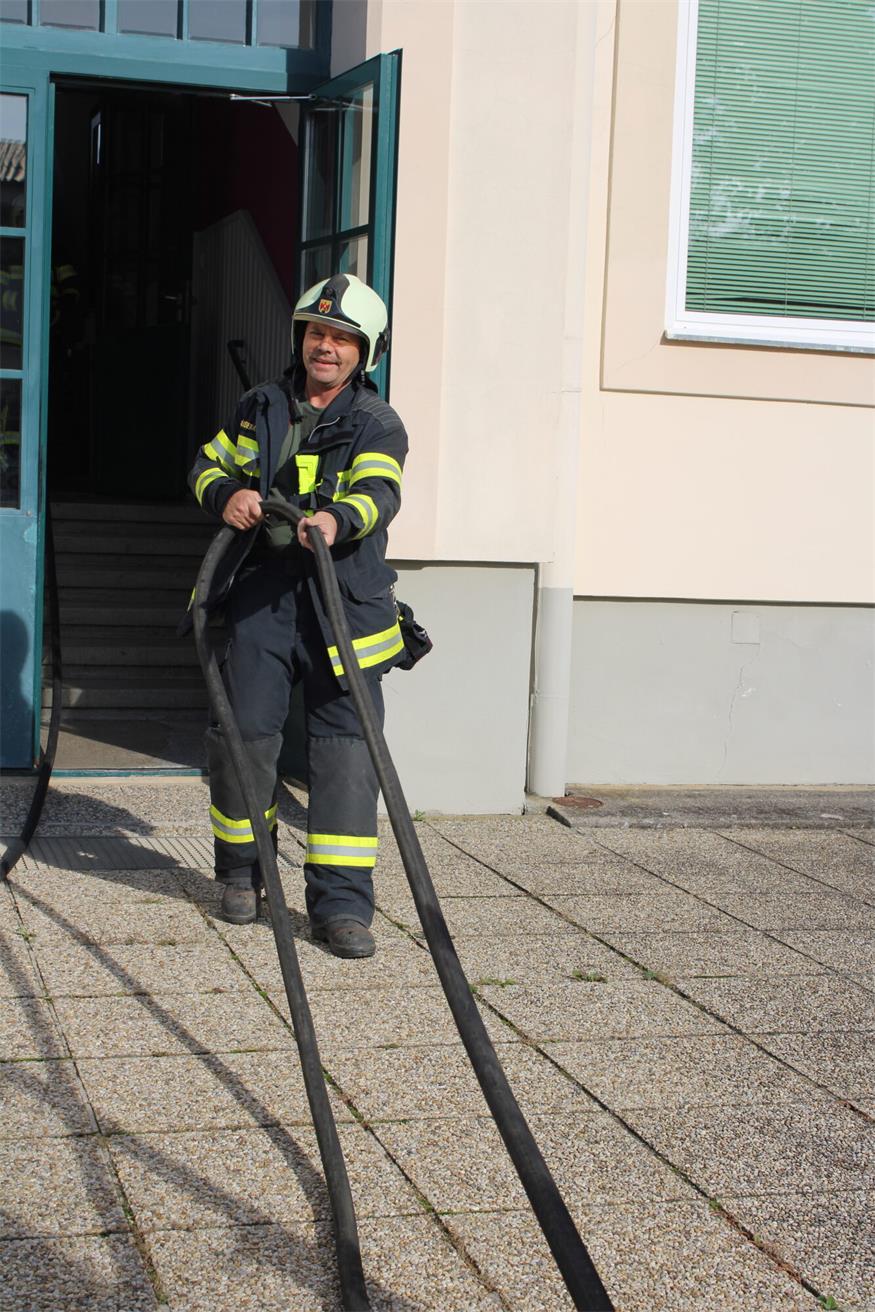 Rettung aus dem zweiten Stock des Marianum-Gebäudes in Steinberg