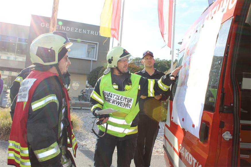 Rettung aus dem zweiten Stock des Marianum-Gebäudes in Steinberg