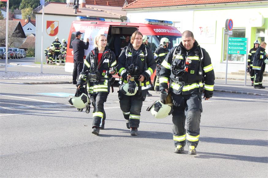 Rettung aus dem zweiten Stock des Marianum-Gebäudes in Steinberg