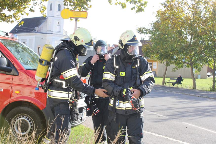 Rettung aus dem zweiten Stock des Marianum-Gebäudes in Steinberg