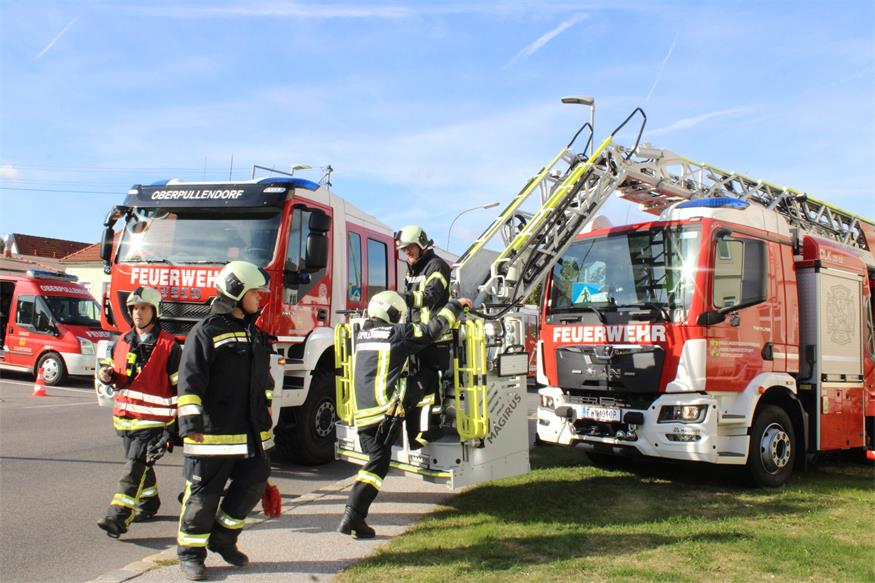 Rettung aus dem zweiten Stock des Marianum-Gebäudes in Steinberg