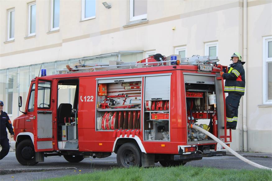 Rettung aus dem zweiten Stock des Marianum-Gebäudes in Steinberg