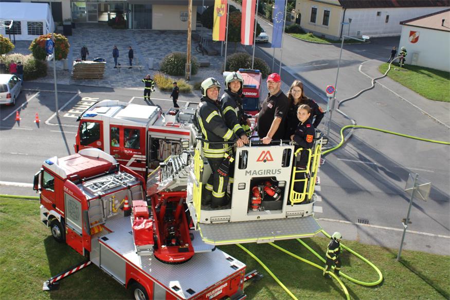 Rettung aus dem zweiten Stock des Marianum-Gebäudes in Steinberg