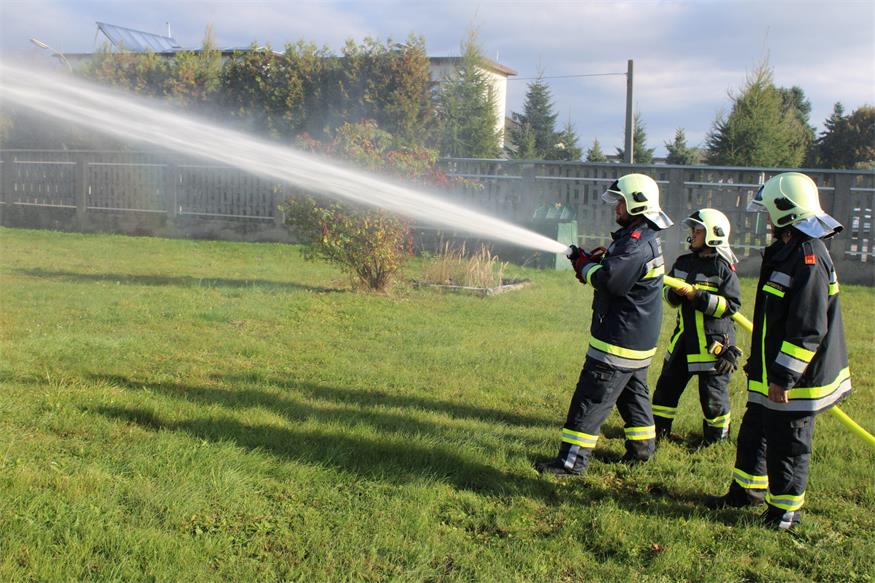 Rettung aus dem zweiten Stock des Marianum-Gebäudes in Steinberg