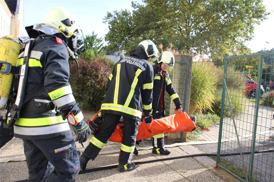 Rettung aus dem zweiten Stock des Marianum-Gebäudes in Steinberg