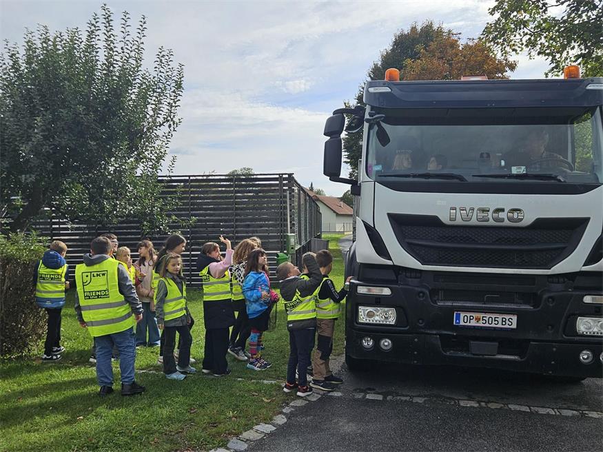 Unterrabnitzer Volksschüler erhielten Einblick in Transportwirtschaft