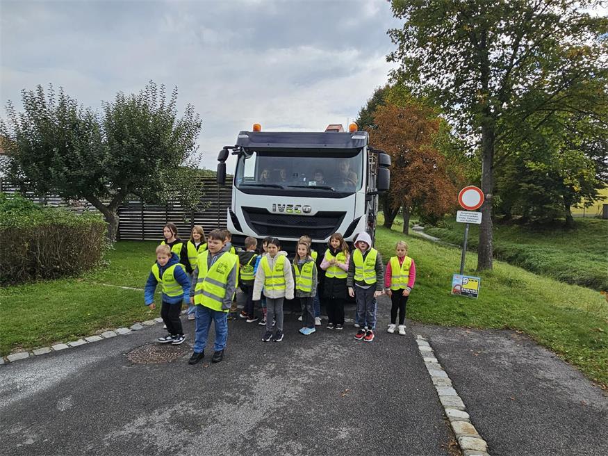 Unterrabnitzer Volksschüler erhielten Einblick in Transportwirtschaft