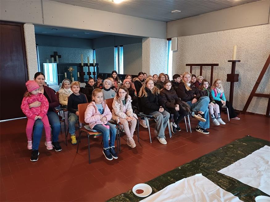 Kinder gestalten Verabschiedungstücher für das Krankenhaus Kittsee