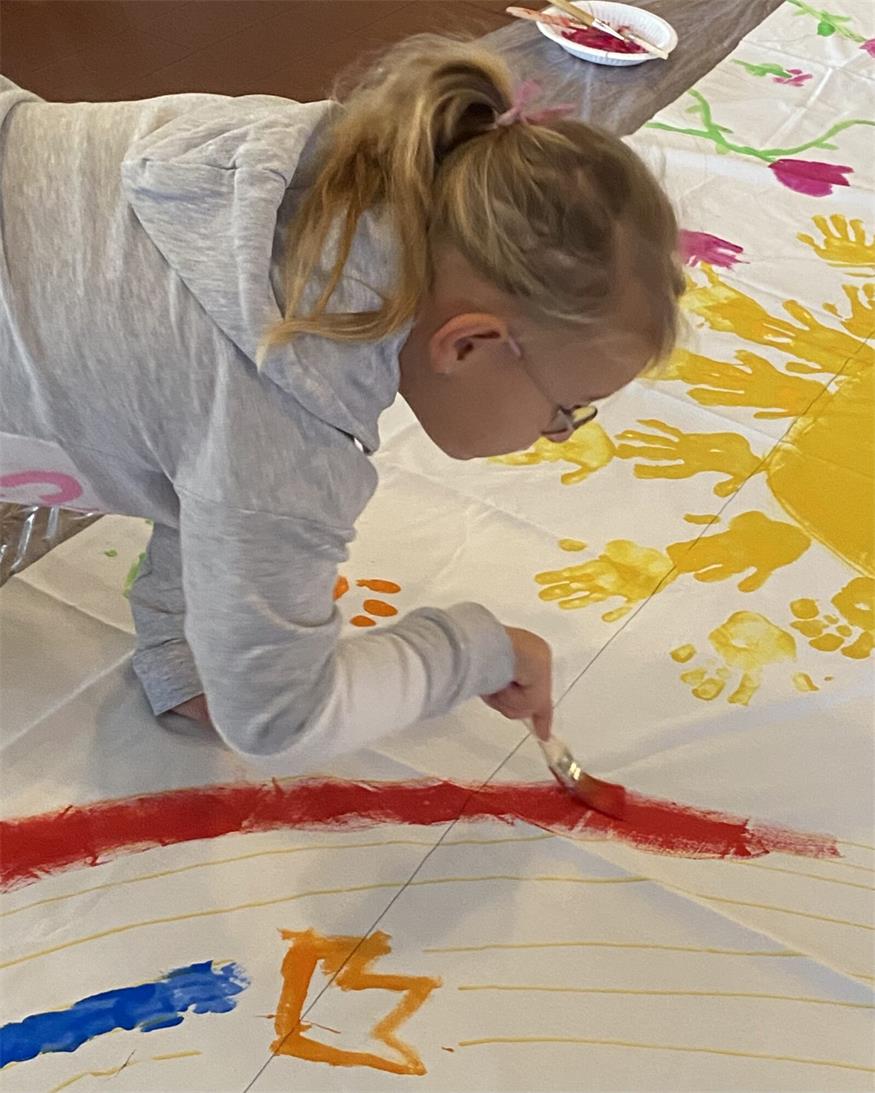 Kinder gestalten Verabschiedungstücher für das Krankenhaus Kittsee