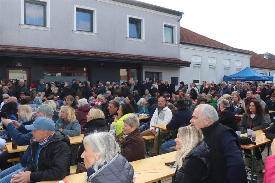 „Gute Jahre nur mit uns“-Tour mit Herbert Kickl hielt in Neudörfl
