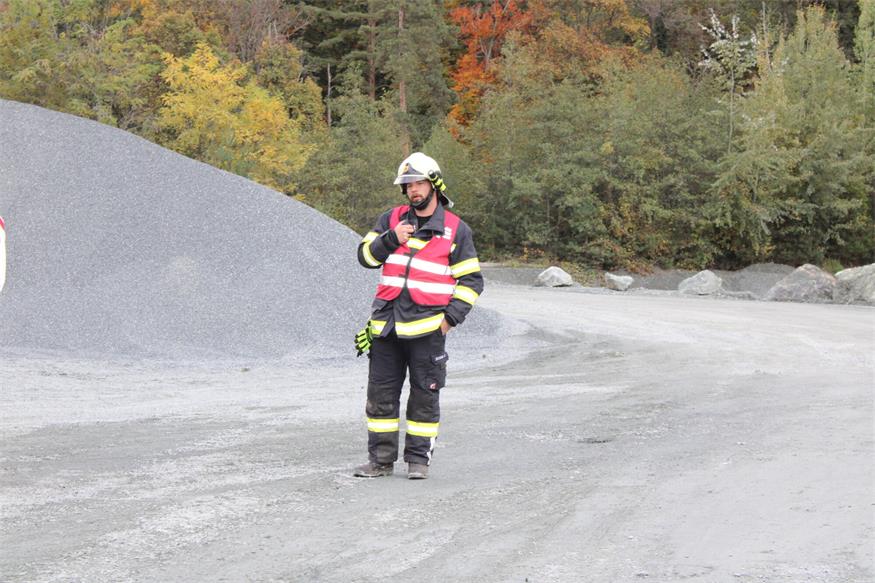 Verschüttete Personen und Fahrzeuge im Pilgersdorfer Steinbruch