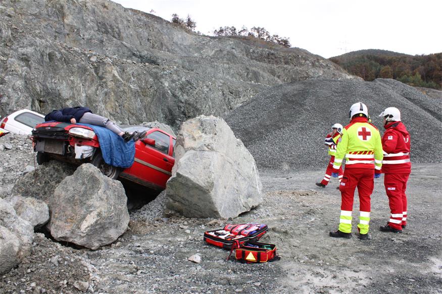 Verschüttete Personen und Fahrzeuge im Pilgersdorfer Steinbruch