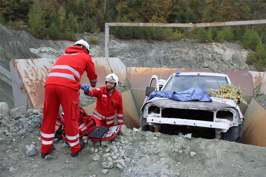 Verschüttete Personen und Fahrzeuge im Pilgersdorfer Steinbruch
