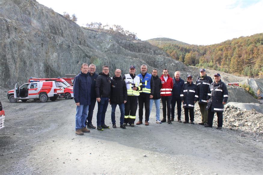 Verschüttete Personen und Fahrzeuge im Pilgersdorfer Steinbruch