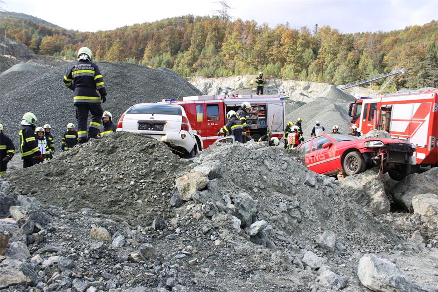 Verschüttete Personen und Fahrzeuge im Pilgersdorfer Steinbruch