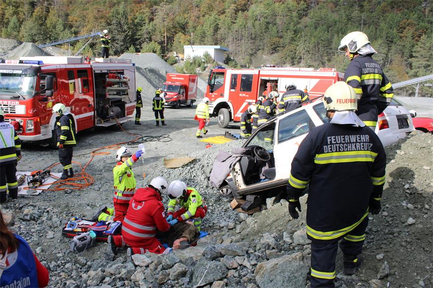 Verschüttete Personen und Fahrzeuge im Pilgersdorfer Steinbruch