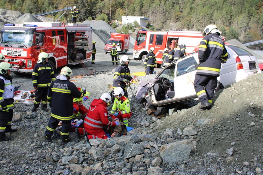 Verschüttete Personen und Fahrzeuge im Pilgersdorfer Steinbruch