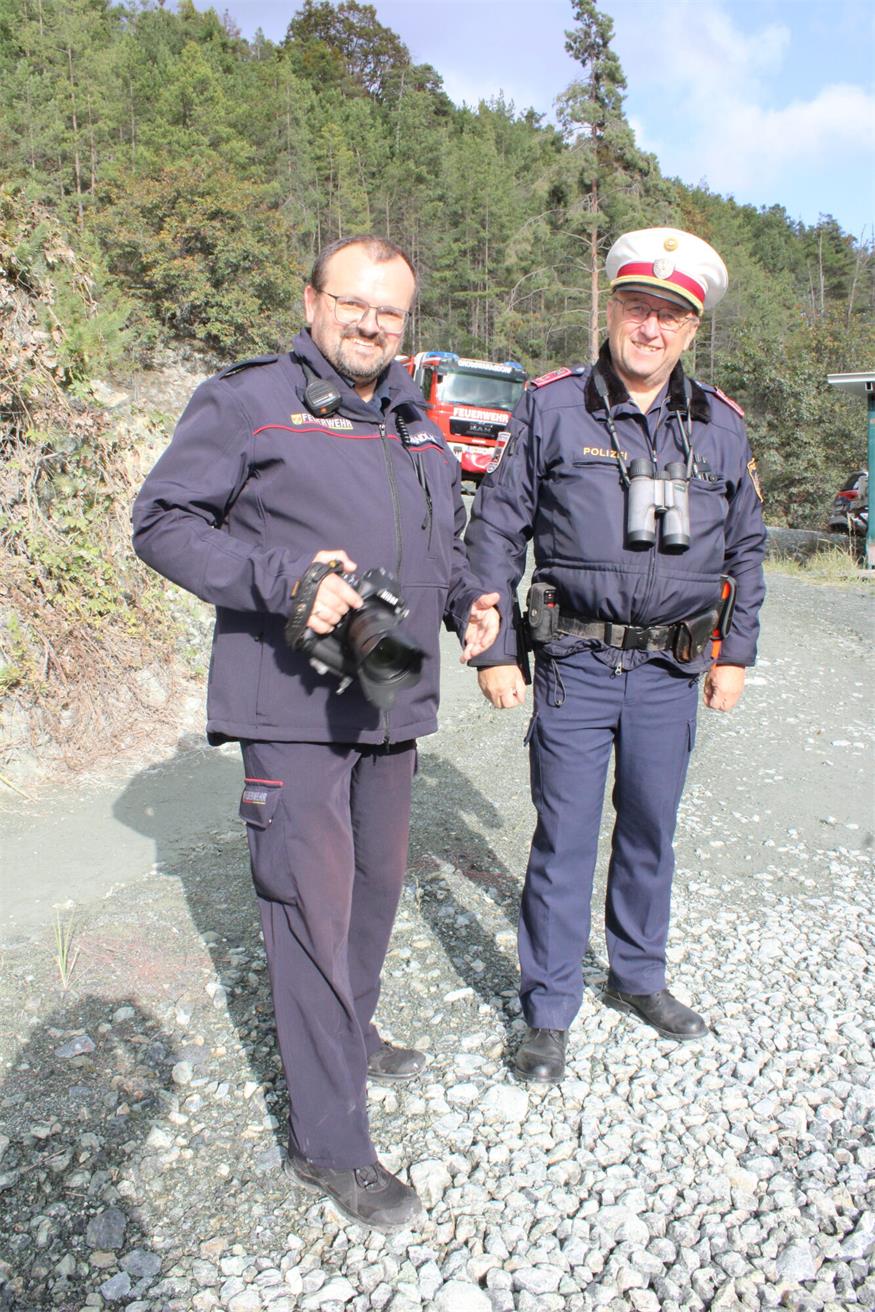 Verschüttete Personen und Fahrzeuge im Pilgersdorfer Steinbruch