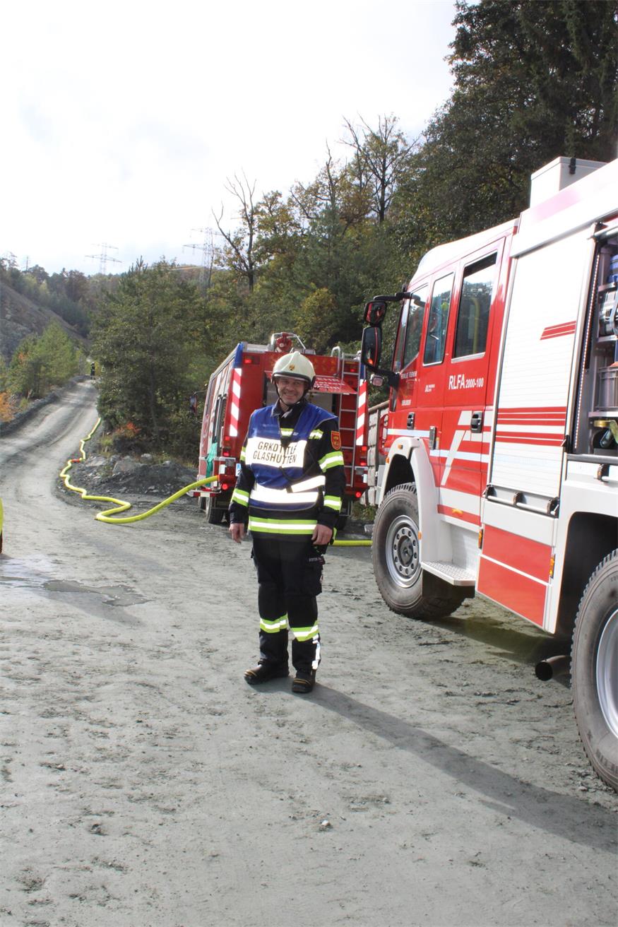 Verschüttete Personen und Fahrzeuge im Pilgersdorfer Steinbruch