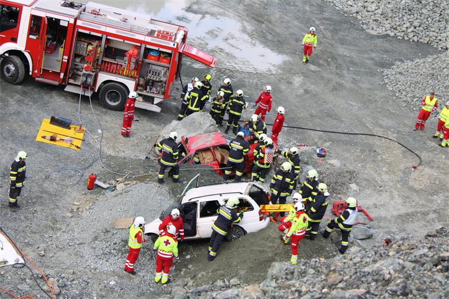 Verschüttete Personen und Fahrzeuge im Pilgersdorfer Steinbruch