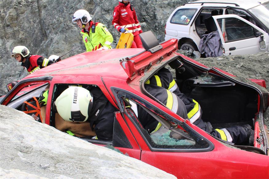 Verschüttete Personen und Fahrzeuge im Pilgersdorfer Steinbruch