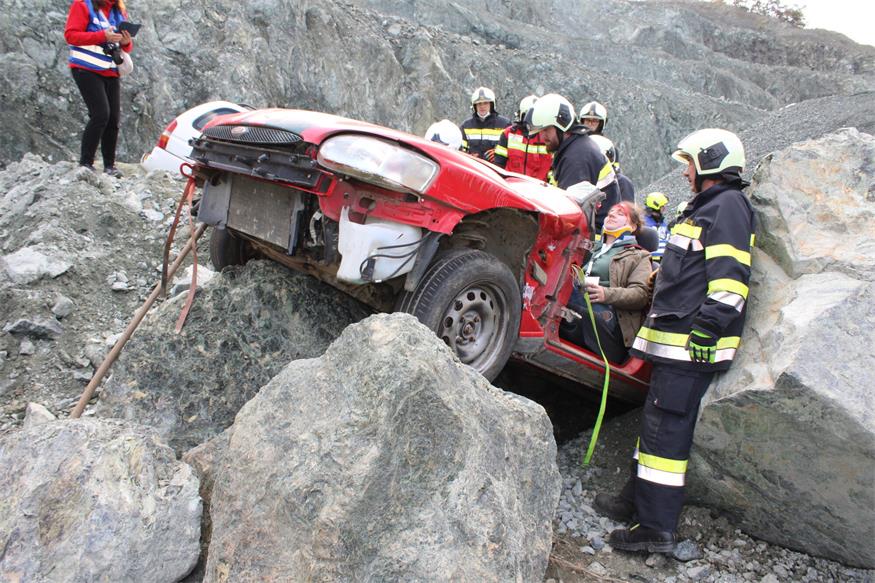 Verschüttete Personen und Fahrzeuge im Pilgersdorfer Steinbruch