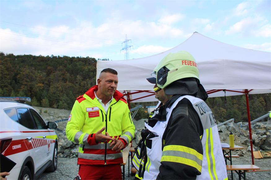 Verschüttete Personen und Fahrzeuge im Pilgersdorfer Steinbruch