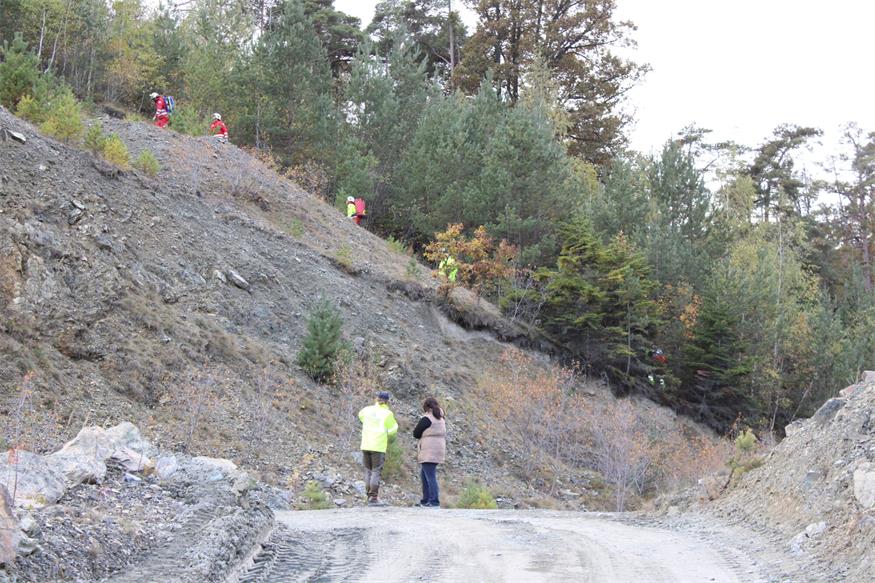 Verschüttete Personen und Fahrzeuge im Pilgersdorfer Steinbruch