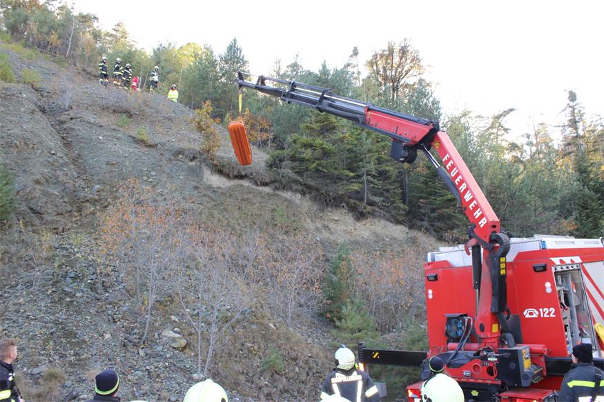 Verschüttete Personen und Fahrzeuge im Pilgersdorfer Steinbruch