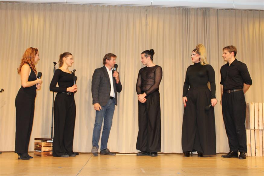 Standing Ovations für „gscheit gspüte“ Uraufführung in Oberpullendorf
