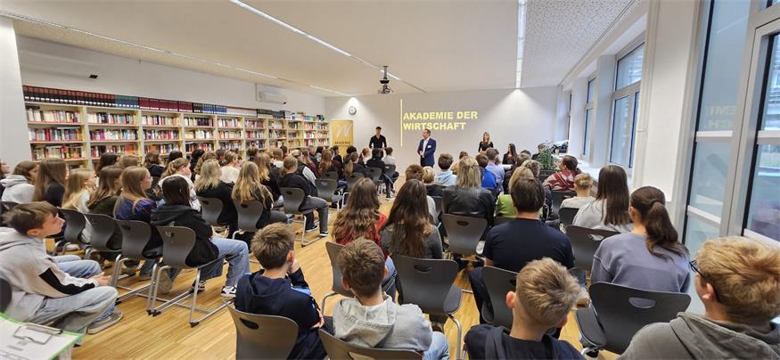 Tag der offenen Tür in der HAK Neusiedl: Wirtschaft erleben