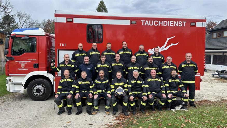 Feuerwehr: Taucher aus Bezirk übten im Attersee