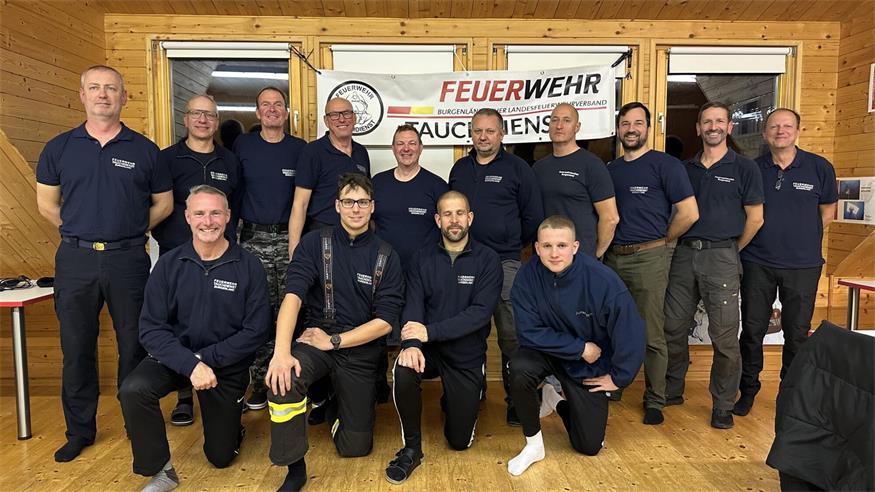 Feuerwehr: Taucher aus Bezirk übten im Attersee