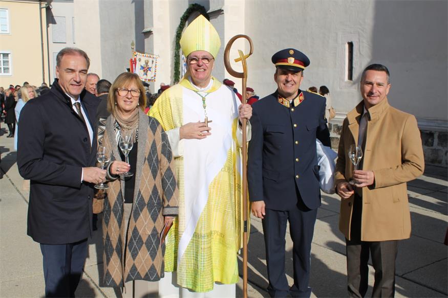 Nach der Martini-Messe wurden 300 Kipferl geteilt