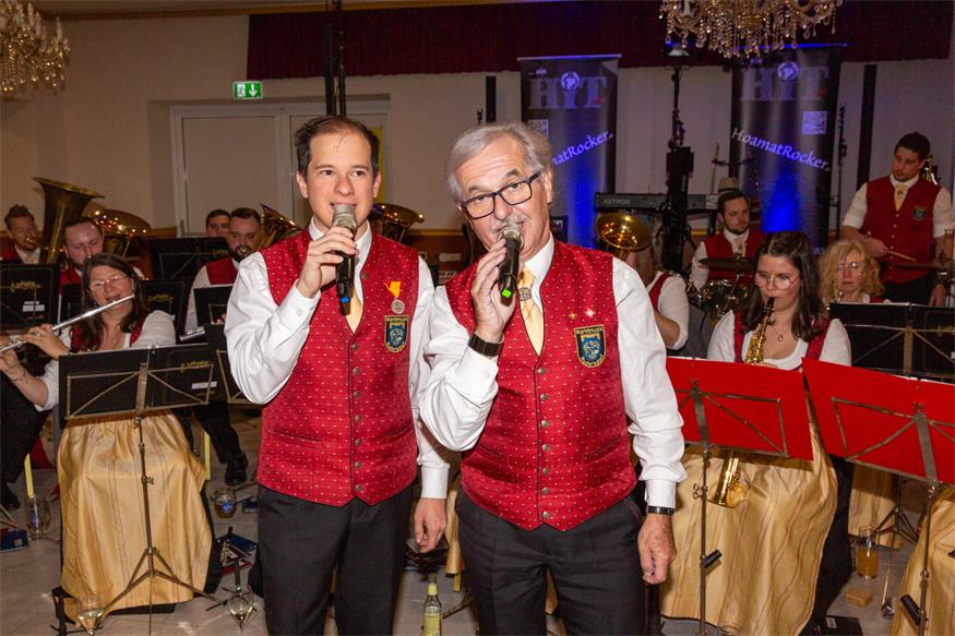 O'zapft war's beim Bockbieranstich des Sportvereins
