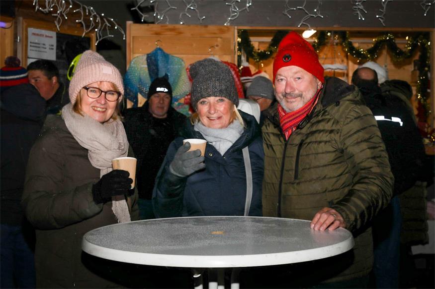 Adventdorf Parndorf startet mit Musik, Lichterglanz und erstem Schnee