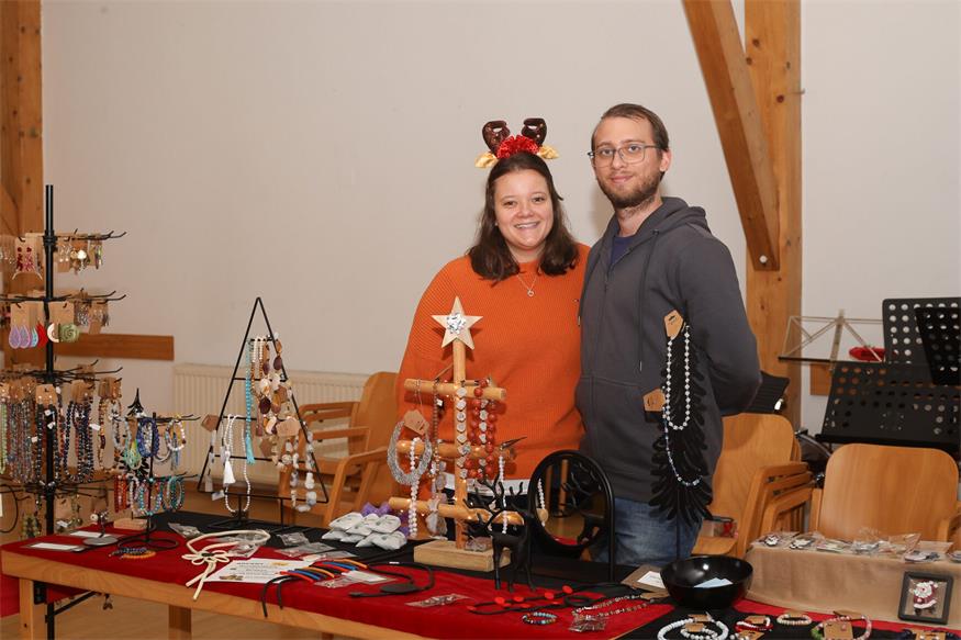 Erster Saisonauftritt des Nikolaus am Adventmarkt in Winden am See