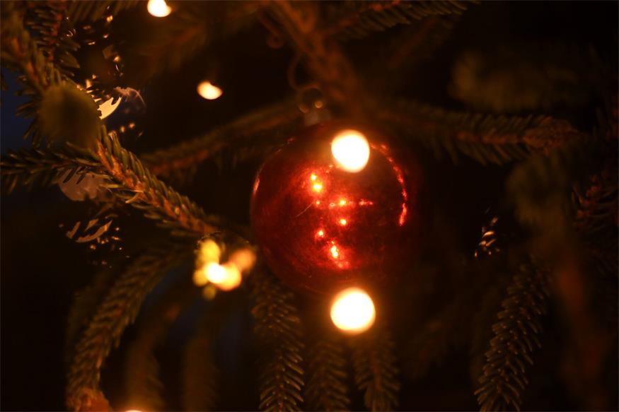 Erster Saisonauftritt des Nikolaus am Adventmarkt in Winden am See