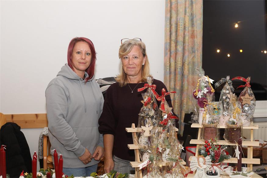Erster Saisonauftritt des Nikolaus am Adventmarkt in Winden am See