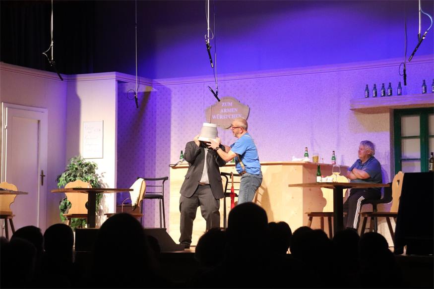 Theater in Neudörfl: Premiere strapazierte gehörig die Lachmuskeln
