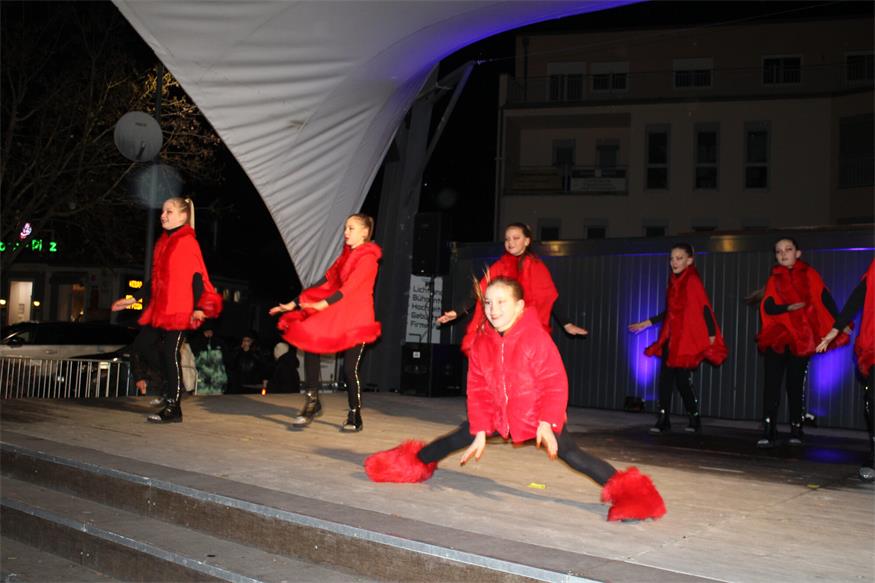 Mit Schwung, Charme und Schneeflocken in den Advent in Oberpullendorf