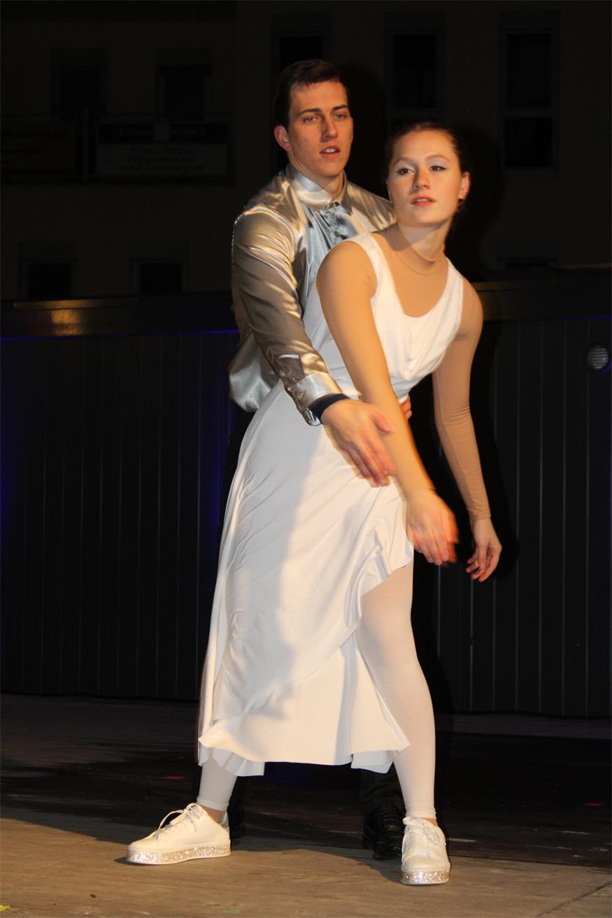 Mit Schwung, Charme und Schneeflocken in den Advent in Oberpullendorf