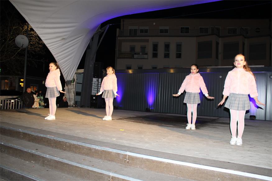 Mit Schwung, Charme und Schneeflocken in den Advent in Oberpullendorf