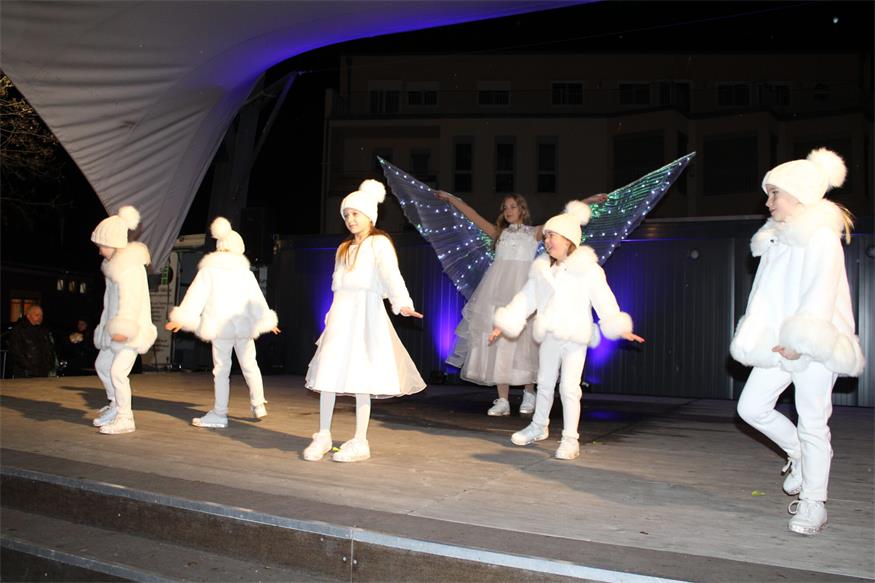 Mit Schwung, Charme und Schneeflocken in den Advent in Oberpullendorf