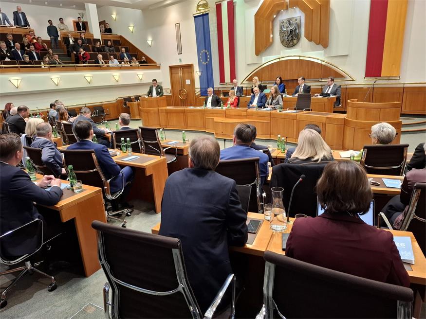 Kein Misstrauen nach Doskozils Budgetrede: Nur 15 standen auf