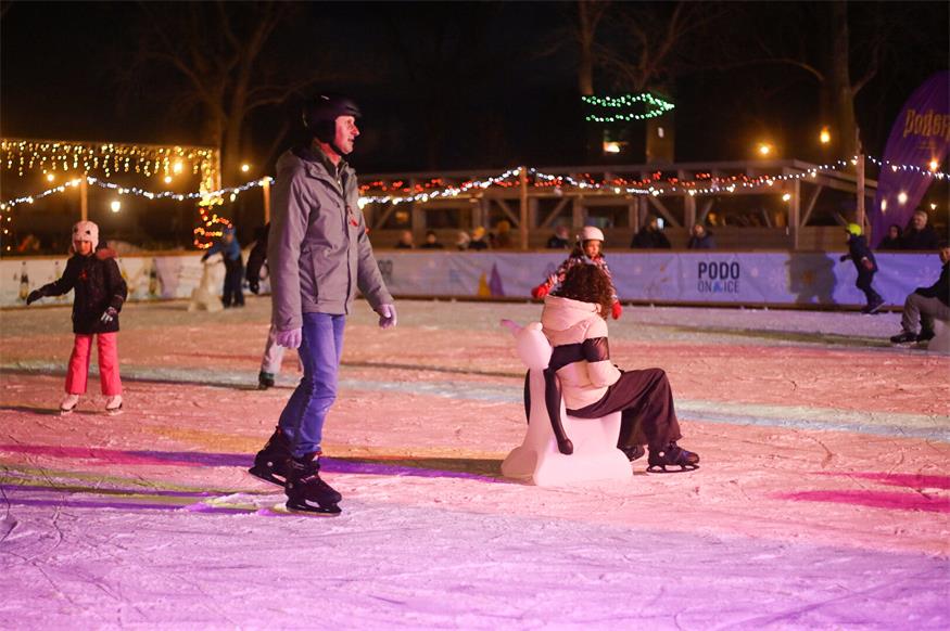 Podersdorf: Eislaufvergnügen und Perchtenlauf