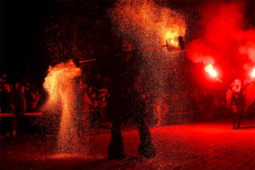 Podersdorf: Eislaufvergnügen und Perchtenlauf