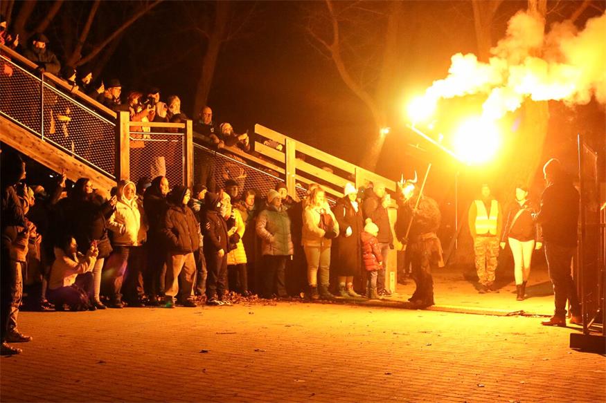 Podersdorf: Eislaufvergnügen und Perchtenlauf